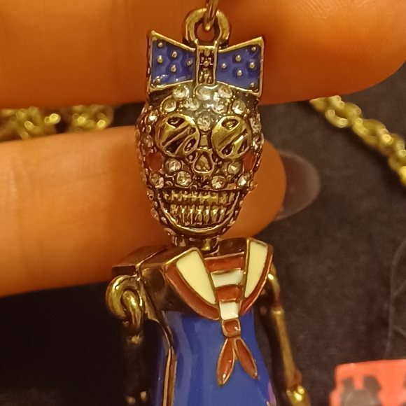 ☠️ BETSEY JOHNSON MOVING RHINESTONES  SKELETON NECKLACE NEW ✨️ - Picture 6 of 7